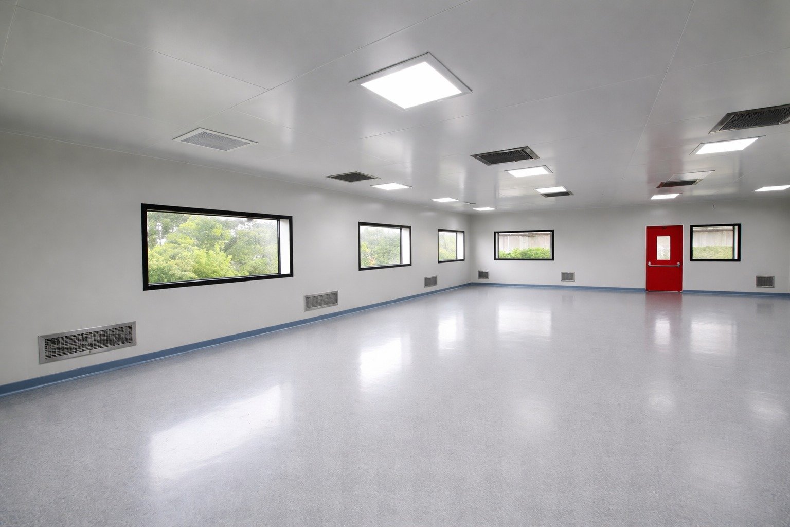 Custom modular cleanroom solutions for controlled environments